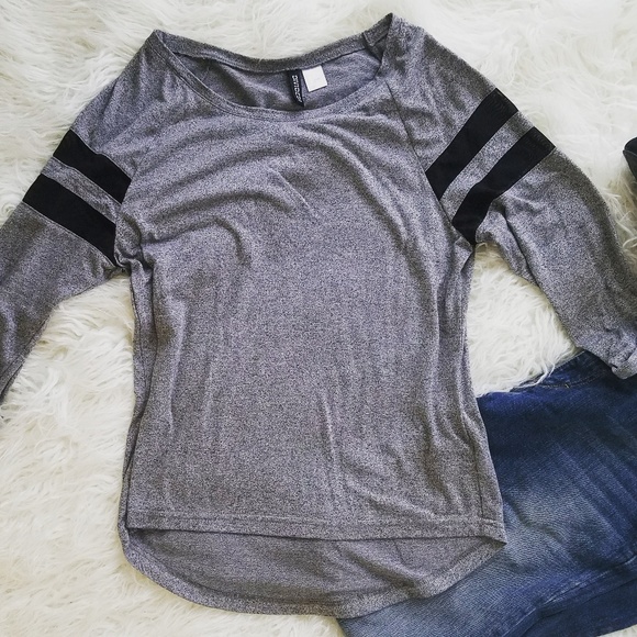 🍍3/$20 Baseball style t-shirt - Picture 2 of 4